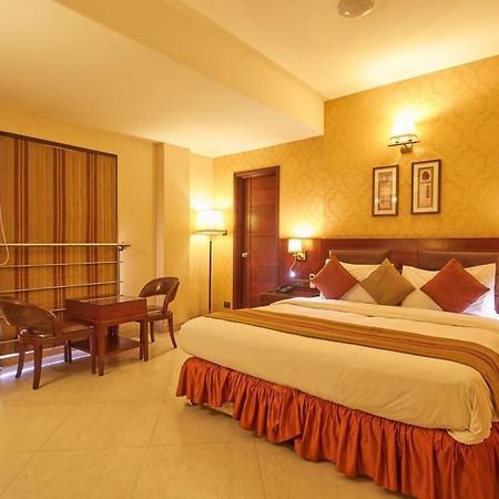 Drh Regency Bed and Breakfast Ahmedabad Exteriör bild